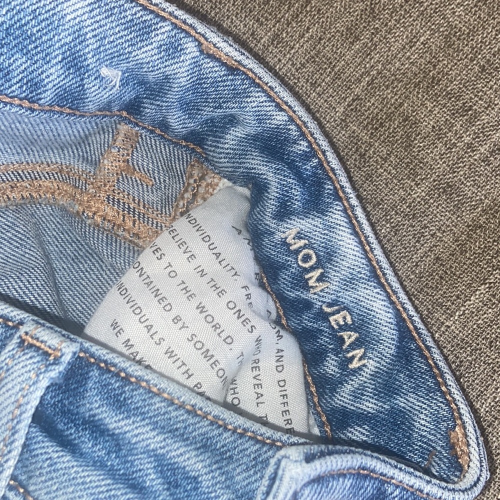 AE Ripped Relaxed Mom Jean - Picture 10 of 15